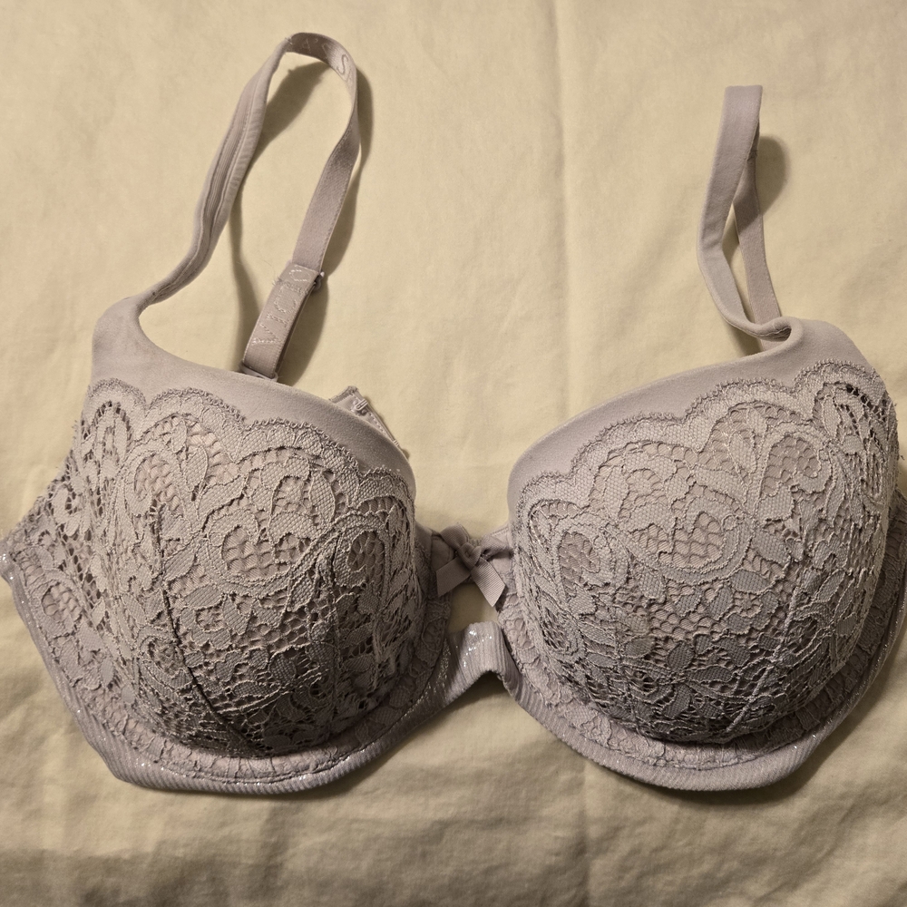 Victoria's Secret Light Lavender Lace Body By Victoria Lined Demi Bra Size 32DD